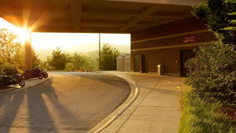 Wide Roads Encouraging Natural Ventilation